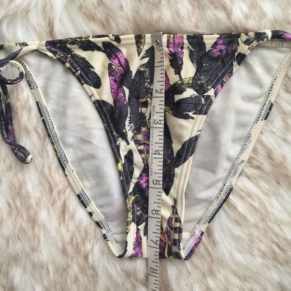 Insight string bikini swim set - size XS / 6 AU - Picture 3 of 5